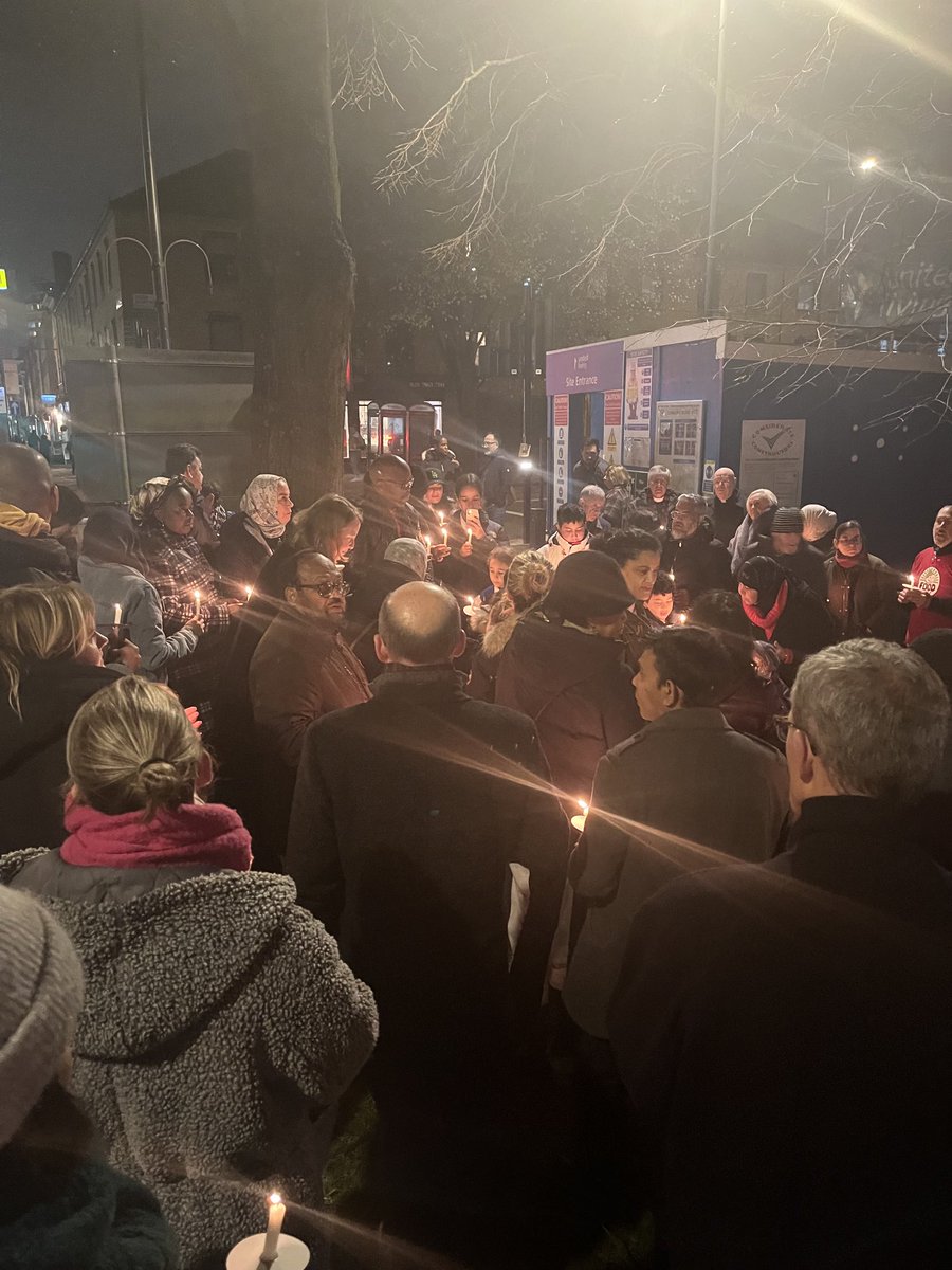 A moving candlelit vigil on Lisson Green Estate gathered with families, community & faith leaders, our MP & Lord Mayor of Westminster. Praying for peace on our streets. @dioceseoflondon @LM_Westminster @KarenPBuckMP @aicha_less ⁦@mychurchstreet⁩ ⁦@area_two⁩