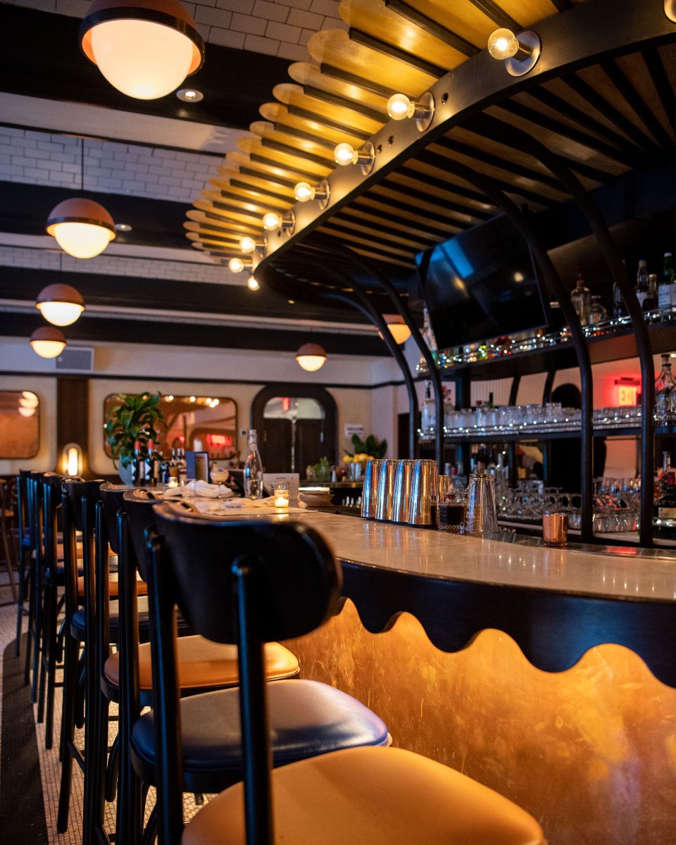 rochambeaubos's tweet photo. We saved you a seat 🍸 The perfect spot for a rainy night in the city 🌧️ #RochambeauBos https://t.co/5l3lL0OjVF