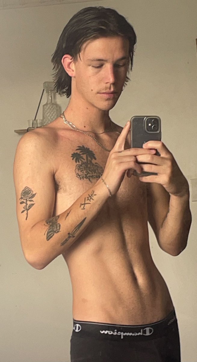 daddyjoshsturt's tweet photo. rt if you like aussie guys 😈 i’ll drop a nude at 10k https://t.co/8ltsewStZg