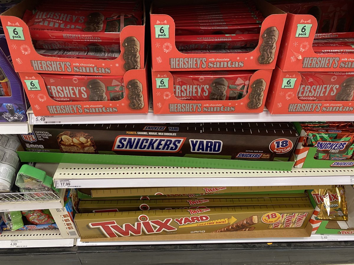 dianeEITM's tweet photo. What’s up with all the gigantic candies this year? https://t.co/U0cUURRVyw