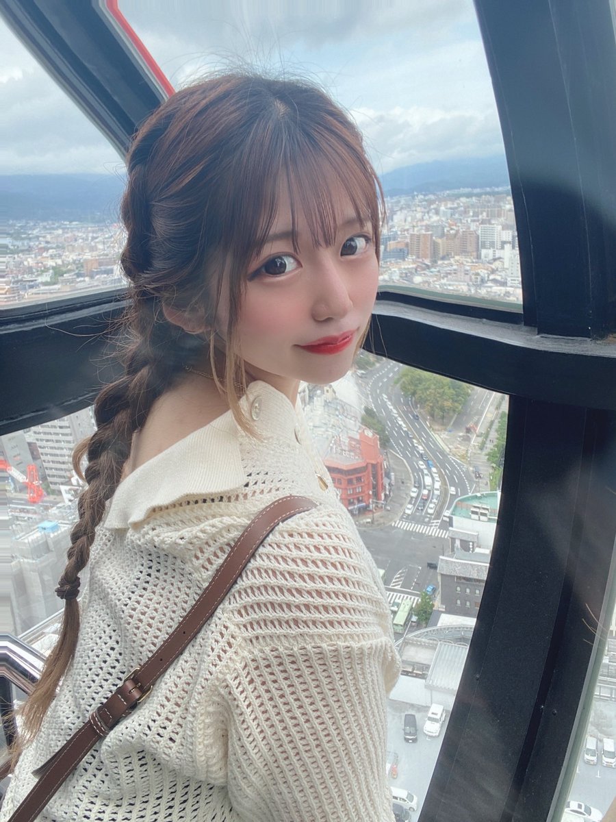 wadaayaka2's tweet photo. おはよ〜う☀️
毎日12時間以上働きクタクタ〜
明日は音楽会〜
自分のピアノも何もかも
緊張するけど
乗り切ろう〜
さて今日も子ども達と
がんばろーう
（この写真はお誕生日お祝いしてもらったときのやつw） https://t.co/4c7n8J7uaY