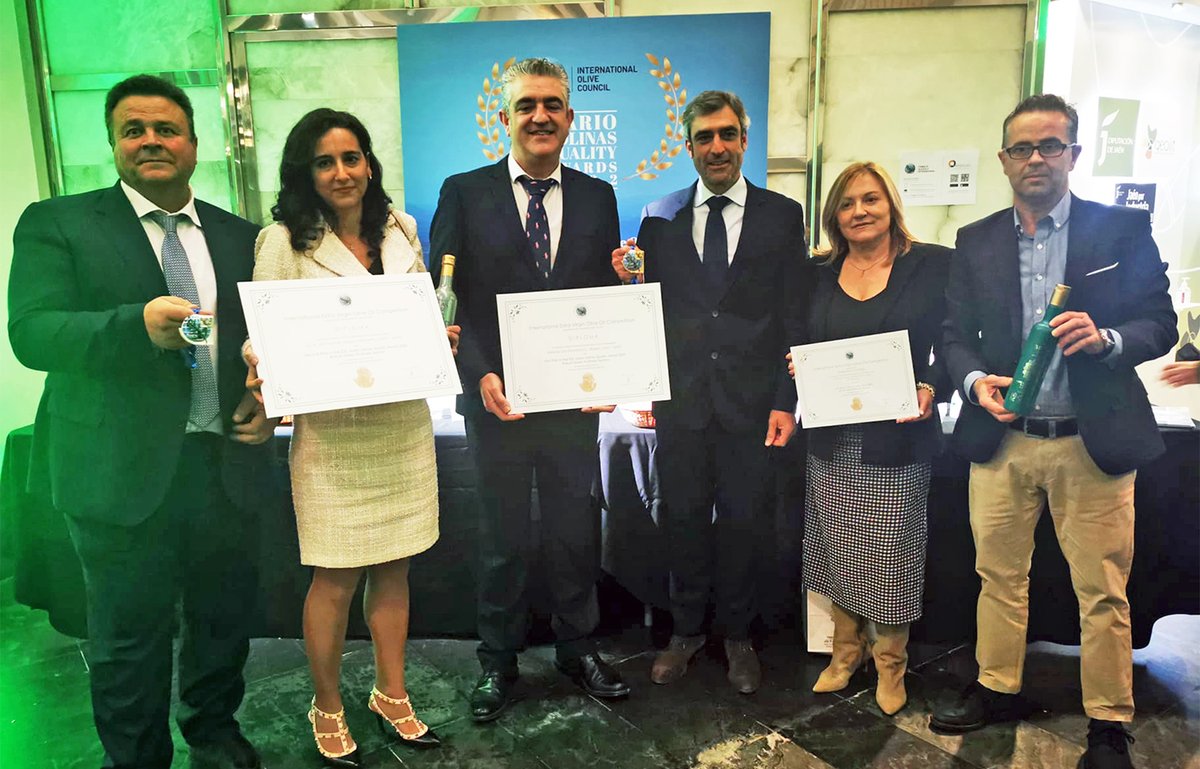 4 AOVEs jienenses entre los premiados en los 'Mario Solinas 22' del COI <a href="/olivenews/">olivenews</a> <a href="/dipujaen/">Diputación de Jaén</a>. Enhorabuena a  <a href="/MagnasurAOVE/">Magnasur</a> <a href="/DOSierraMagina/">D.O.P. Sierra Mágina</a>  <a href="/EsencialOlive/">Oleícola San Francisco - Esencial Olive</a> <a href="/puertalasvillas/">Puerta De Las Villas</a> <a href="/erpablo/">JoshBigOsh</a> <a href="/pacoreyesm/">Paco Reyes</a>  +info: noticiasdejaen.es/index.php/prov…