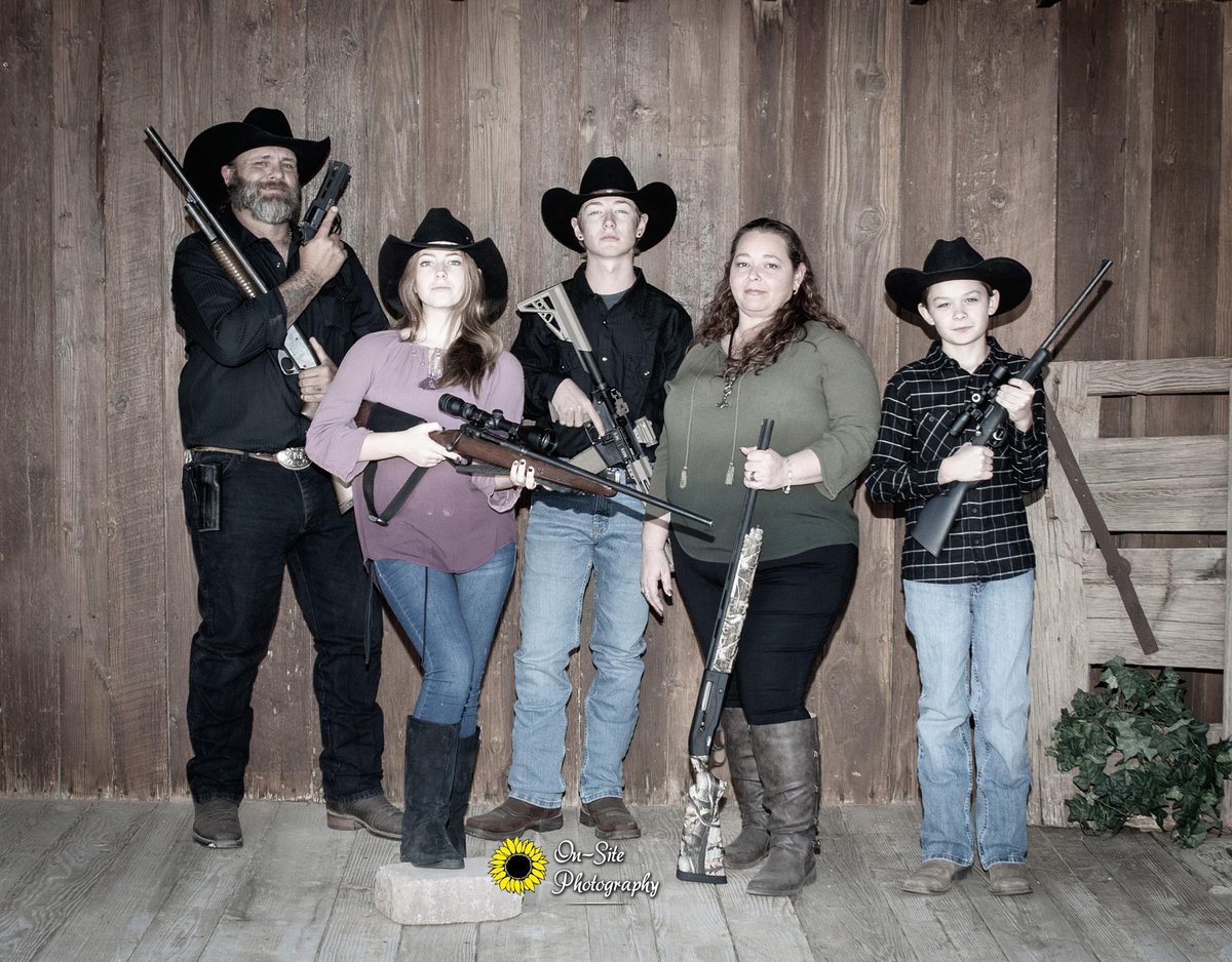 OnSitePhoto's tweet photo. Fun family photos here at https://t.co/gntzCYANDx 
Do you have a hobby to include for a fun photo? https://t.co/OUfaripTE1