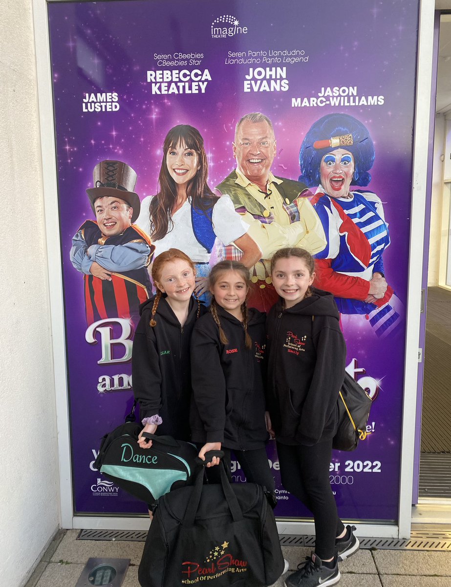 Tan_Maria111's tweet photo. @YsgLlandd girls half way through their first week of rehearsals @VenueCymru @Imagine_Theatre They're all smashing it! 👏🏼👏🏼 #beautyandthebeast #llandudnopanto https://t.co/7eMelLHBtp