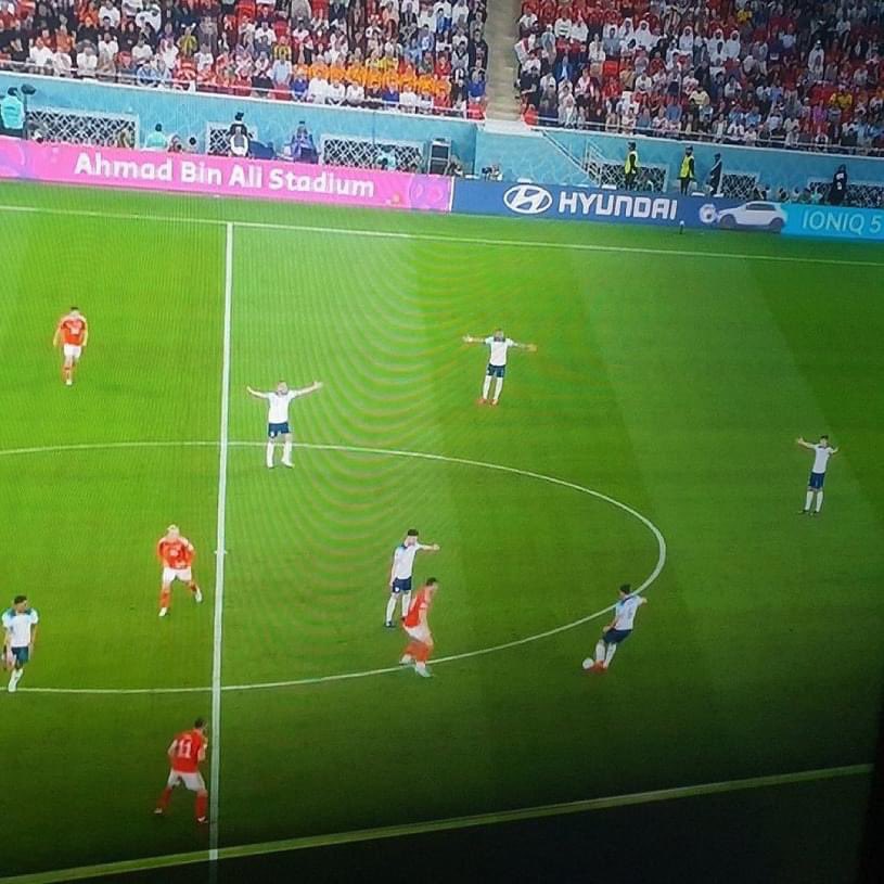 MaxamuudShiil's tweet photo. When Maguire has the ball 😂 https://t.co/WIQJ3la8Vs