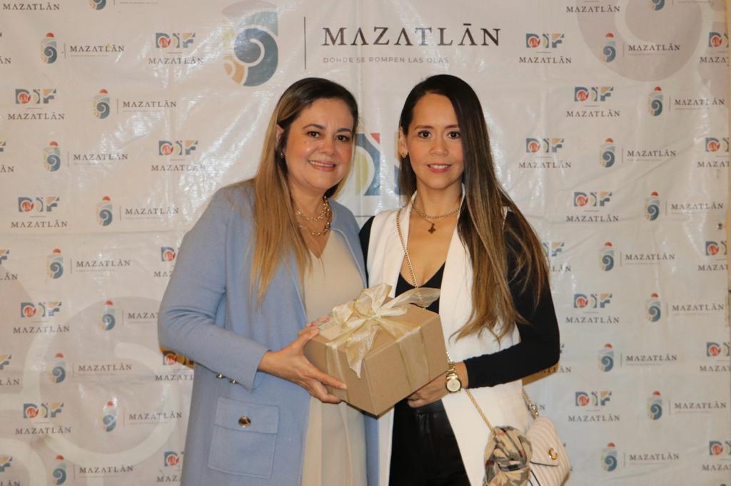 La presidenta del Sistema DIF Mazatlán se reunió esta mañana con integrantes del Voluntariado DIF, encuentro en el que hizo un llamado a trabajar por el bien de los más necesitados.