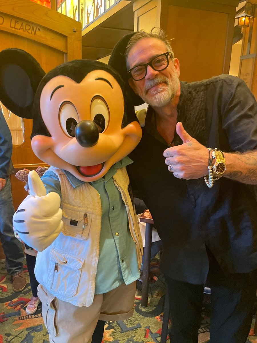katrosereeves's tweet photo. ❤️😍❤️😍❤️😍❤️😍❤️

#cute #JeffreyDeanMorgan #Negan #MickeyMouse #Disney #TWD #TWDFamily #awesome https://t.co/Ku6XG8YVlO