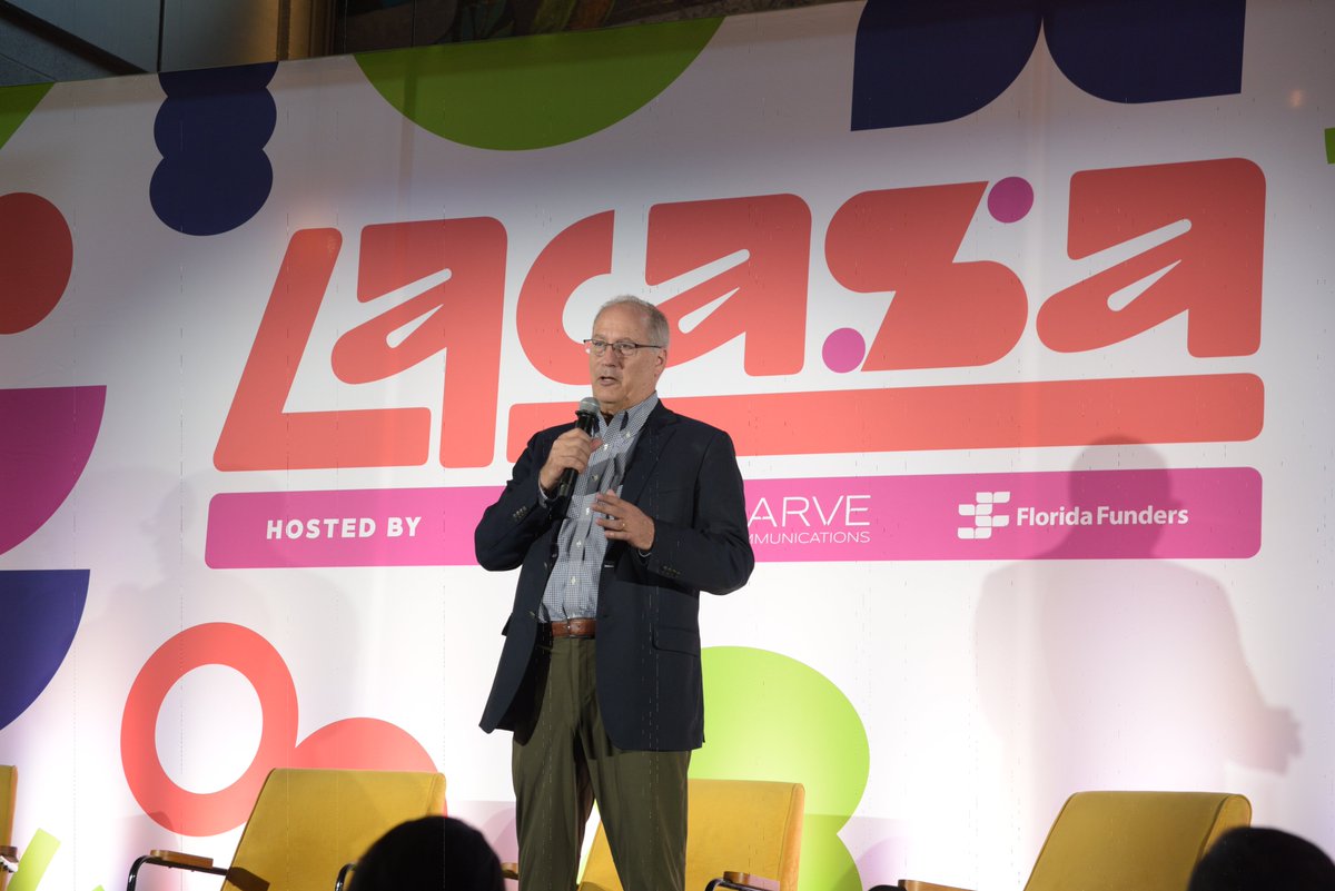 eMergeAmericas's tweet photo. .@MayorDanGelber greeted the #LaCasa2022 audience and talked about witnessing the #evolution of @MiamiBeachNews. He shared that #SouthFlorida is being recognized internationally for #art, #tech, #recreation and more. 🌴
#MiamiTech #eMergeAmericas #TechBaselWeek #MiamiArtWeek https://t.co/bP1K9neFga