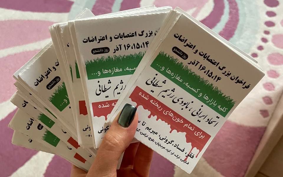 Helllboy1992's tweet photo. فقط دنبال نخ و سوزن باش دیکتاتور که کووووونت پاره‌س
#مهسا_امینی 
#اعتصابات_سراسری‌ 
#نه_به_کشتن_بلوچها https://t.co/EC0bIQGWYH