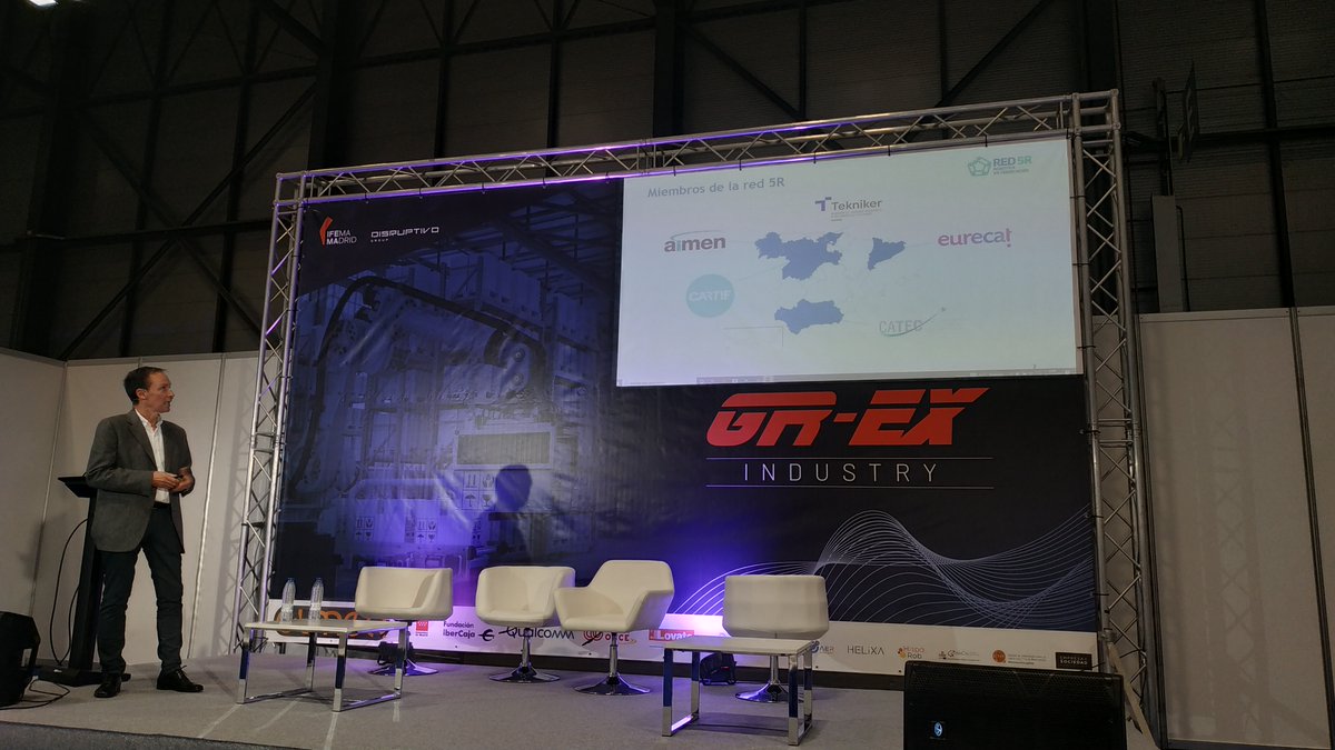 red_5r's tweet photo. Primer día en @globalrobotexpo. Muchas visitas en nuestros stand y la ponencia de Iñaki Maurtua, compañero de @TeknikerOficial para explicar qué es #Red5R.
#RedCervera #Robotica #GREX22
@CDTI_innovacion https://t.co/CeQvY1OfKt