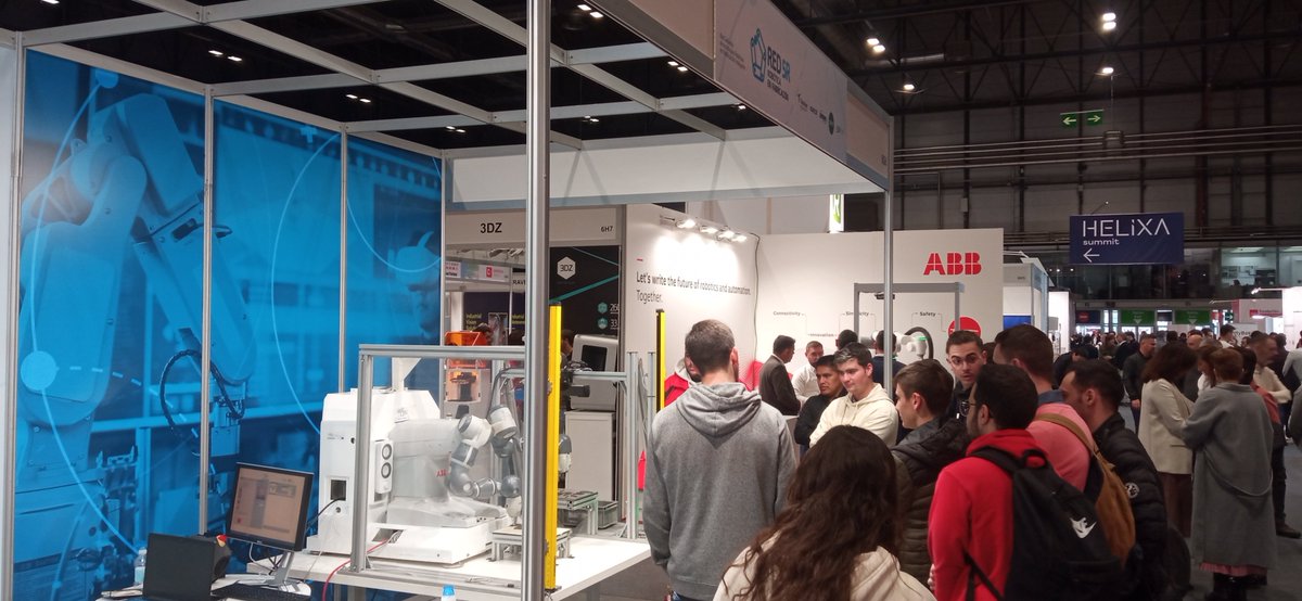 red_5r's tweet photo. Primer día en @globalrobotexpo. Muchas visitas en nuestros stand y la ponencia de Iñaki Maurtua, compañero de @TeknikerOficial para explicar qué es #Red5R.
#RedCervera #Robotica #GREX22
@CDTI_innovacion https://t.co/CeQvY1OfKt