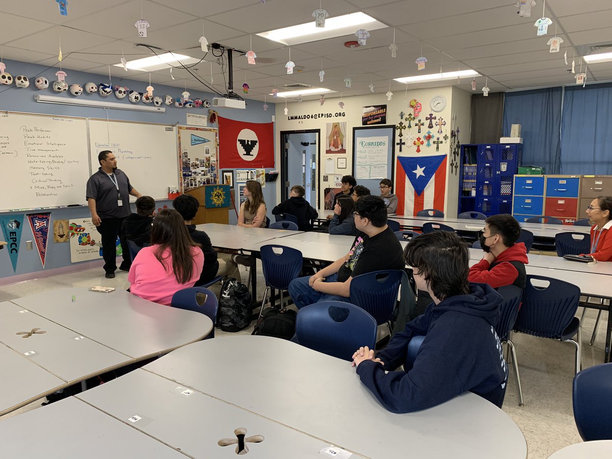 ChapinPtech's tweet photo. Exciting day to introduce our #ChapinPTECH students who will be taking their first #CollegeClass!!! #EDUC1300 starts for them next semester! #Learning2Learn #CollegeReadiness https://t.co/uJZBQw0aqG