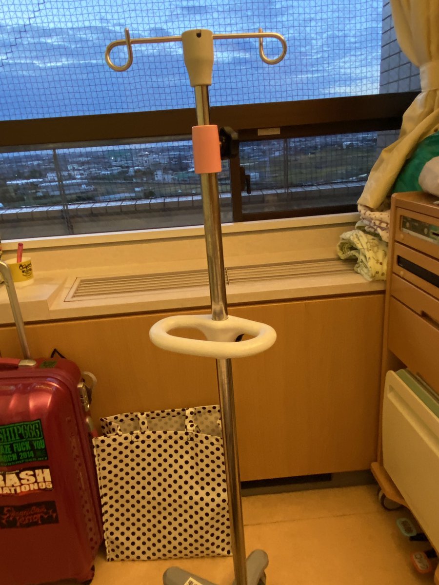 抗がん剤お約束の副作用の気持ち悪さとイガイガしてる喉のケアのため龍角散を母に差し入れを。

新型コロナ罹患したときも龍角散は大活躍するみたい。
なんかの記事で読みました♪
喉の通りが悪いときはこりゃいいわ😊

点滴外れて嬉しい💞ツイートなのに
龍角散スゴ〜のツイートになっちゃった😂