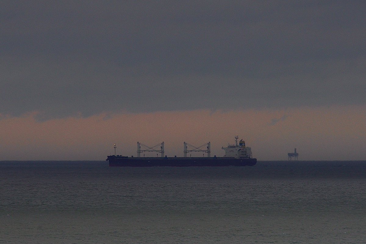 The LOWLANDS FUTURE, IMO:9799771 en route to Baltimore, Maryland @BShipspotting @BaltoChes flying the flag of Singapore 🇸🇬. #ShipsInPics #BulkCarrier #LowlandsFuture #ChesapeakeLightTower