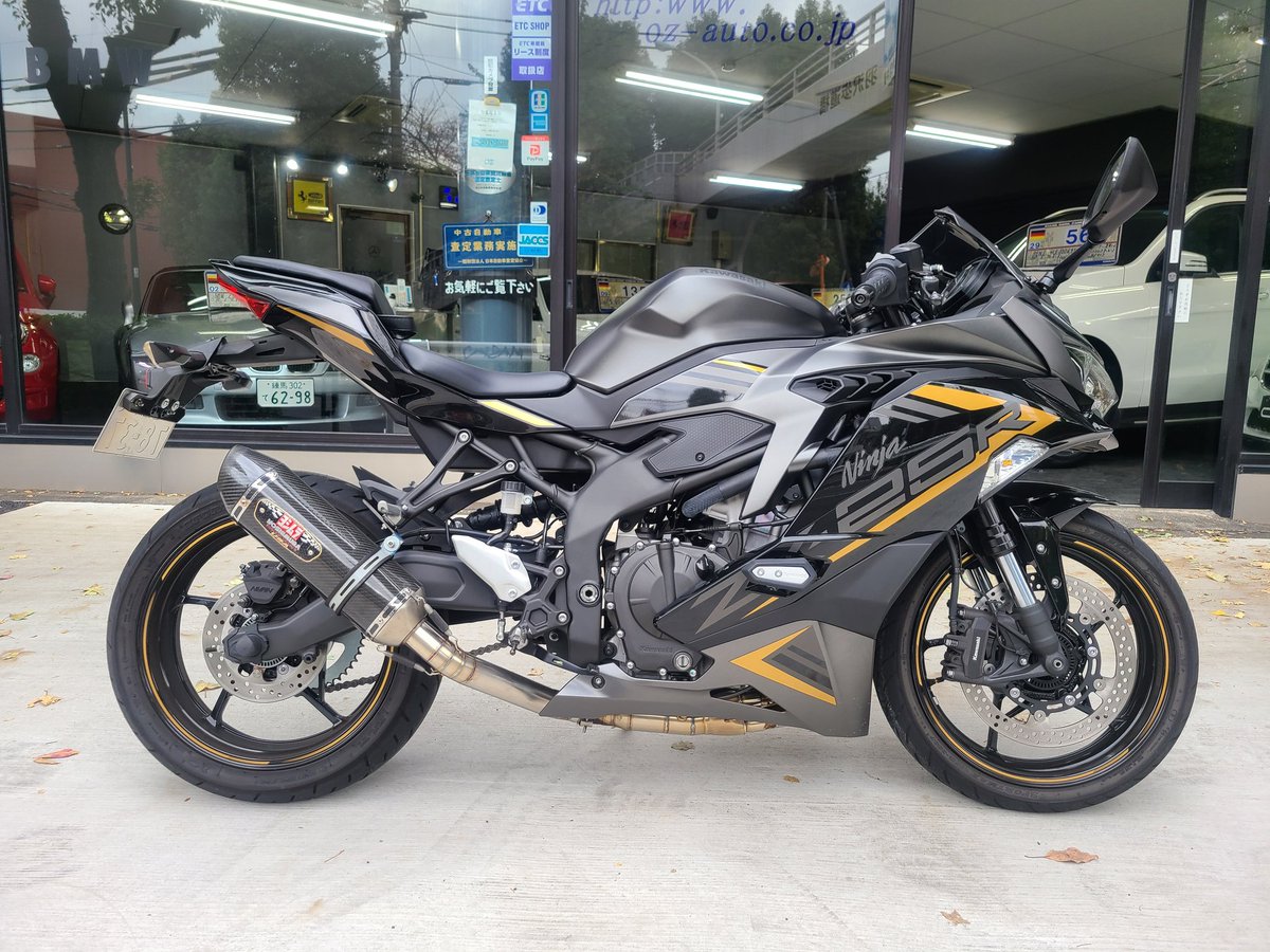 kou1oz's tweet photo. カワサキニンジャZX25R-SE売ります！
2021年式　雨天未使用　USAヨシムラマフラー(ノーマル有)　ガラスコーティング施工済み　900キロ　程度極上　85万希望
東京都練馬区より
#カワサキニンジャ　
#ZX25R
#バイク買い取り
#バイク https://t.co/hCqrrlInj0