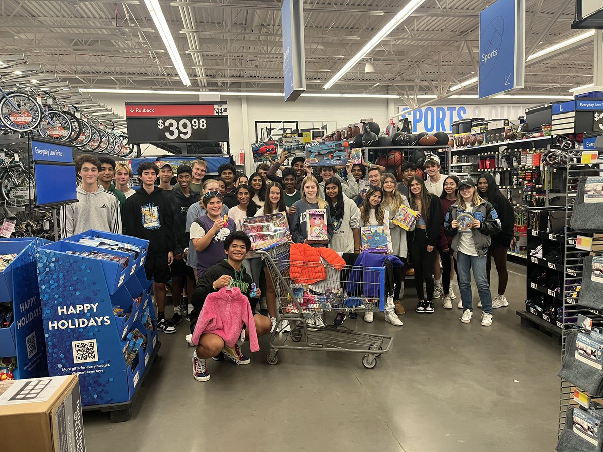 RockHillTennis1's tweet image. For #GivingTuesday the Team picked out some amazing gifts for our two Angels! #ProsperProud #BeElite @RockHillHS