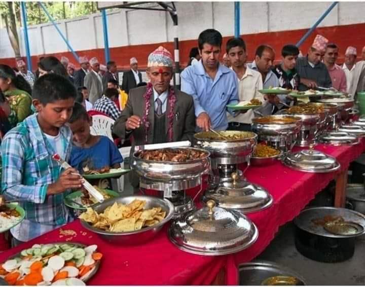 #विवाह का समय चल रहा है, #निमंत्रण में भोजन की निंदा ना करे, कोई #पिता कई वर्षो तक सादी रोटी खाता है , आपको #मटर #पनीर खिलाने के लिए !!