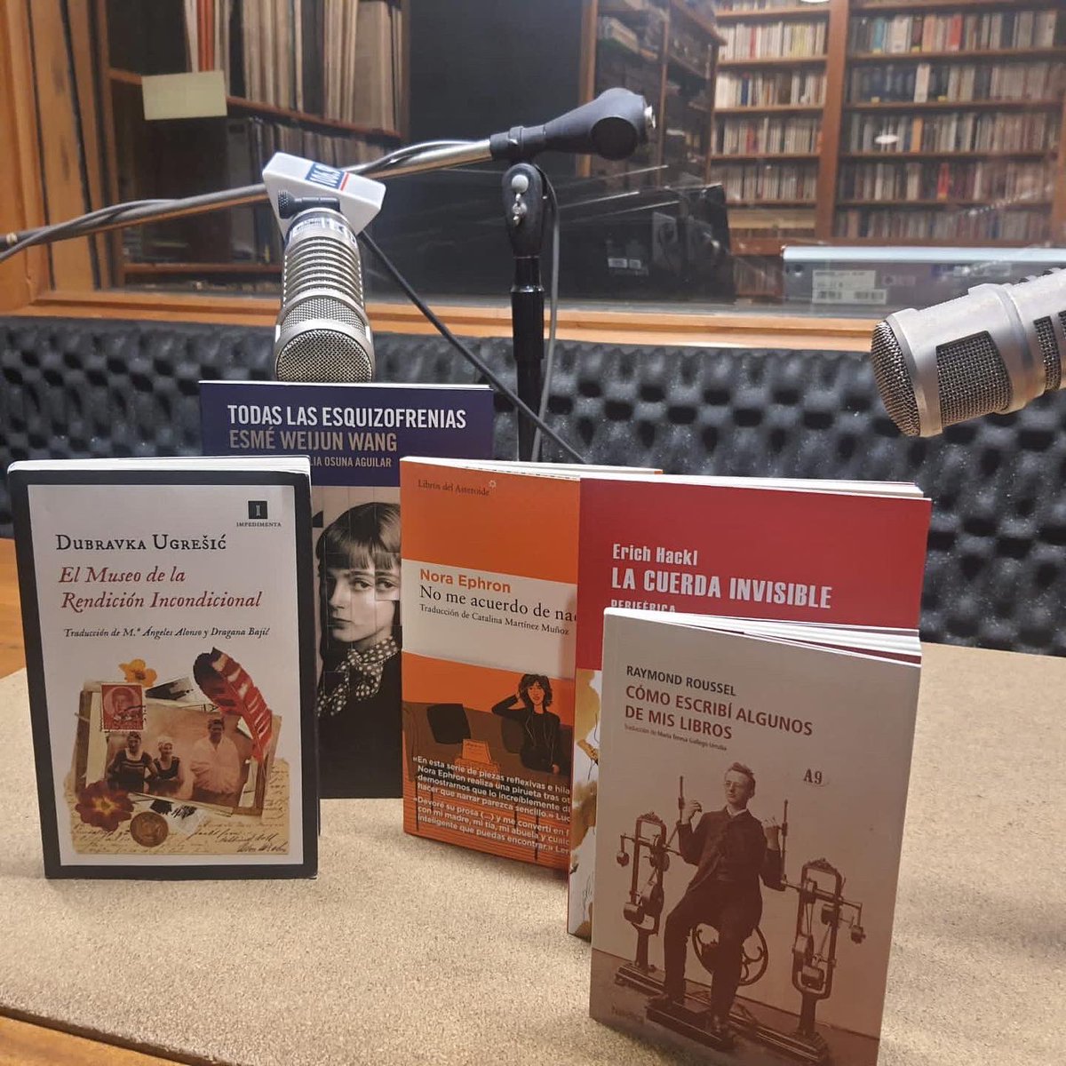 somossiglo's tweet photo. En el programa de #CartografíasEditoriales de hoy hablamos con Felipe González para seguir la conversación y esta vez explorar la no-ficción de las editoriales independientes españolas del Grupo Contexto
😉A las 8p.m. por la HJUT 106.9 FM o por bit. ly/CartografíasOnline https://t.co/07CMzMWezt
