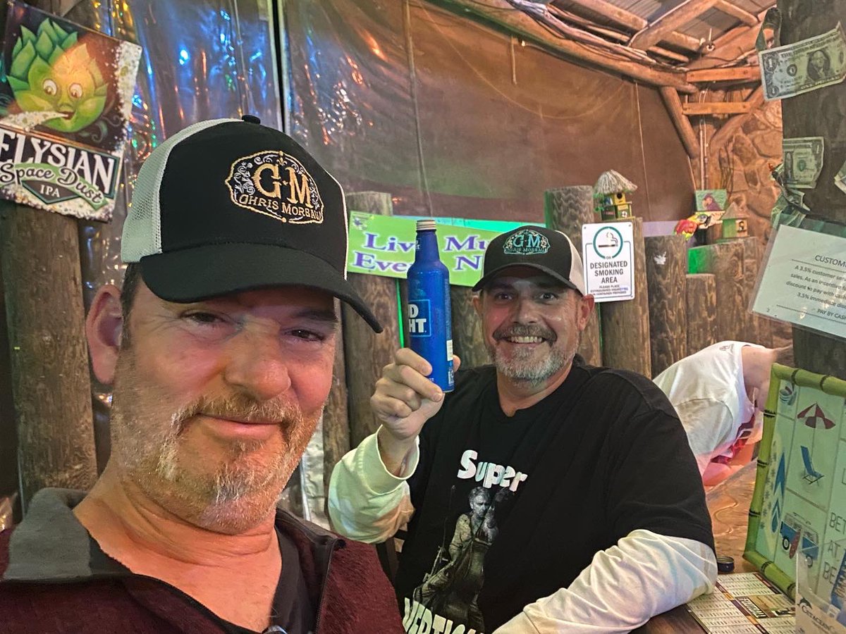 Cuttin up at the Purple Parrot Beach Bar &amp; Grill last night!

#chrismoreau #chrismoreaumusic #realcountrymusic