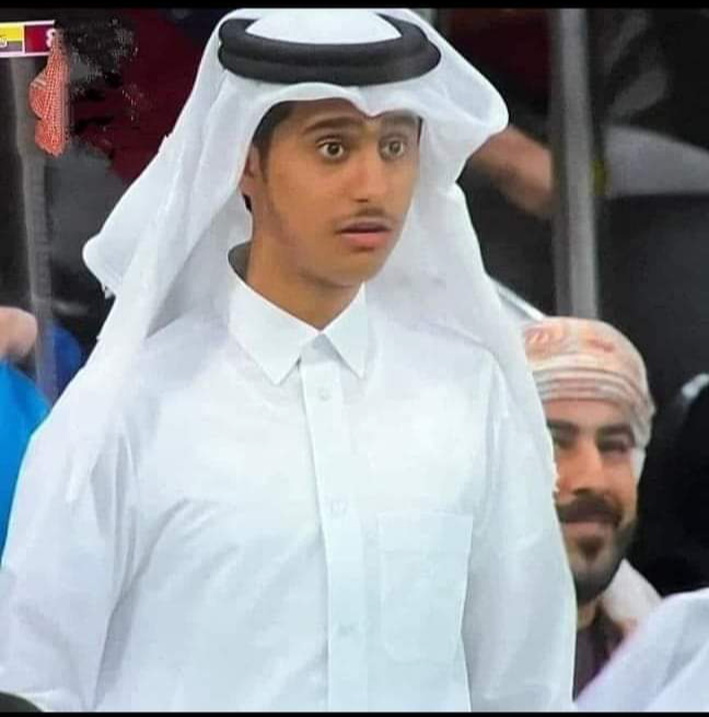 APOLOC8's tweet photo. Mi amigo Mohamed viendo cómo mi esposa en pleno partido me dice "se me calla y se sienta"⬇️ https://t.co/YfrrBjwIWk