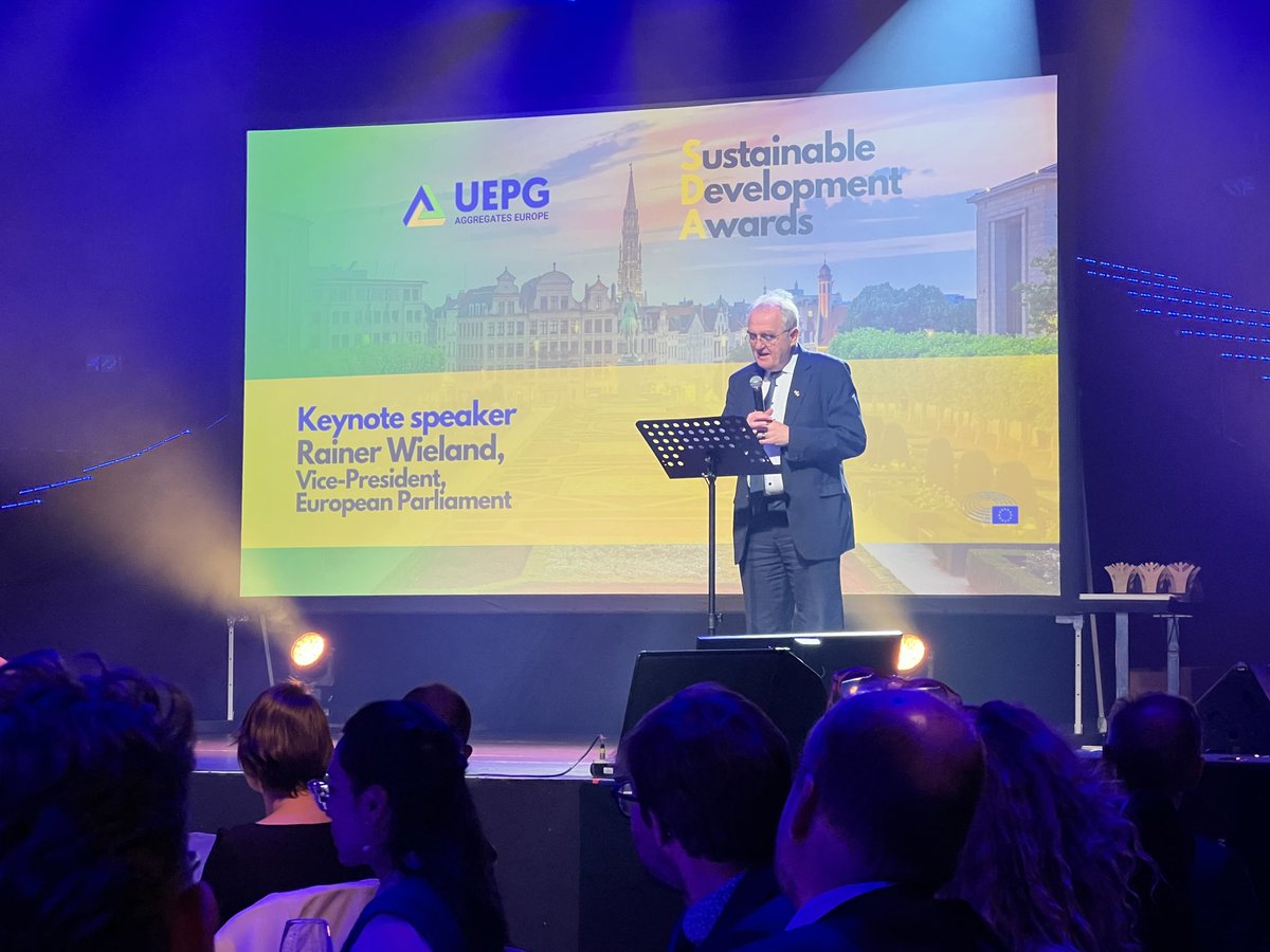 bv_miro's tweet photo. Sustainable Development Award  tonight in Brussels #UEPG #aggregates #MdEPs #bv_miro #MIRO #Gesteinsindustrie #Kies #Quarzsand #Naturstein #Ökologie #Ökonomie #Soziales https://t.co/gwJGTWY6mp