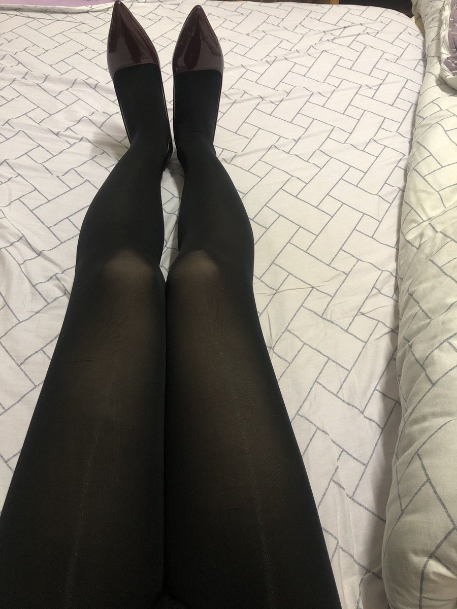 askl520's tweet photo. #恋足 #丝袜 #捆绑 #恋鞋 #足交 #踩🐍 #堵嘴 #原味 #丝袜责 #全包 #调教 
天气大降温，厚丝袜派上用场了，穿上丝袜跟高跟鞋做回女人 https://t.co/k5iZJyUaFA