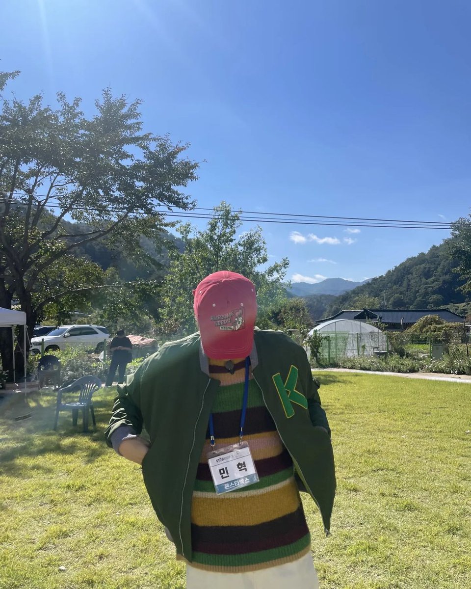 kenzo's tweet photo. Singer @OfficialMonstaX #Minhyuk wore the KENZO Varsity Bomber Jacket by @Nigoldeneye.

#KENZONIGO #MONSTAX #민혁 https://t.co/DC7Uv7auzY