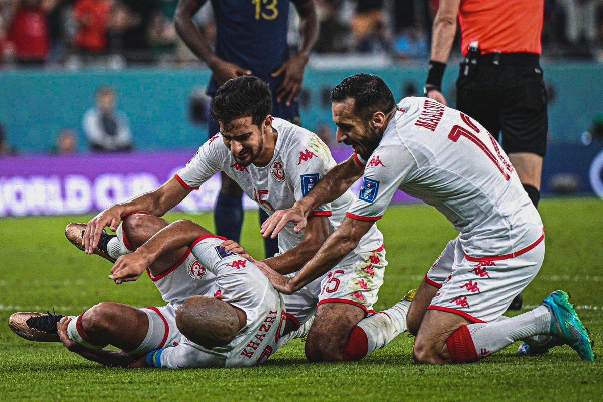 NoussourTN's tweet photo. La Tunisie est éliminée, oui, mais elle a battu pour la première fois la France, et ça, soyons-en fier. Avant le match on a demandé d’avoir un match de guerriers, et on l’a eu, on a aussi voulu la qualification, mais le destin qu’a écrit Allah est différent, il faut l’accepter. https://t.co/N7ROvX9WOt