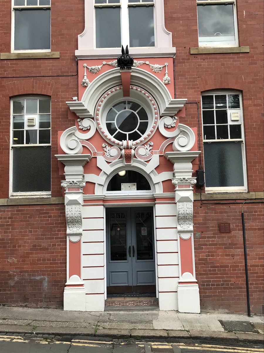 #WyrdWednesday

A beautiful doorway with the infamous 'Vampire Rabbit' of #Newcastleatop atop.
More info here: icysedgwick.com/vampire-rabbit…
#folklore #urbanmyth #storytelling #mystery 
Photo by me 2022