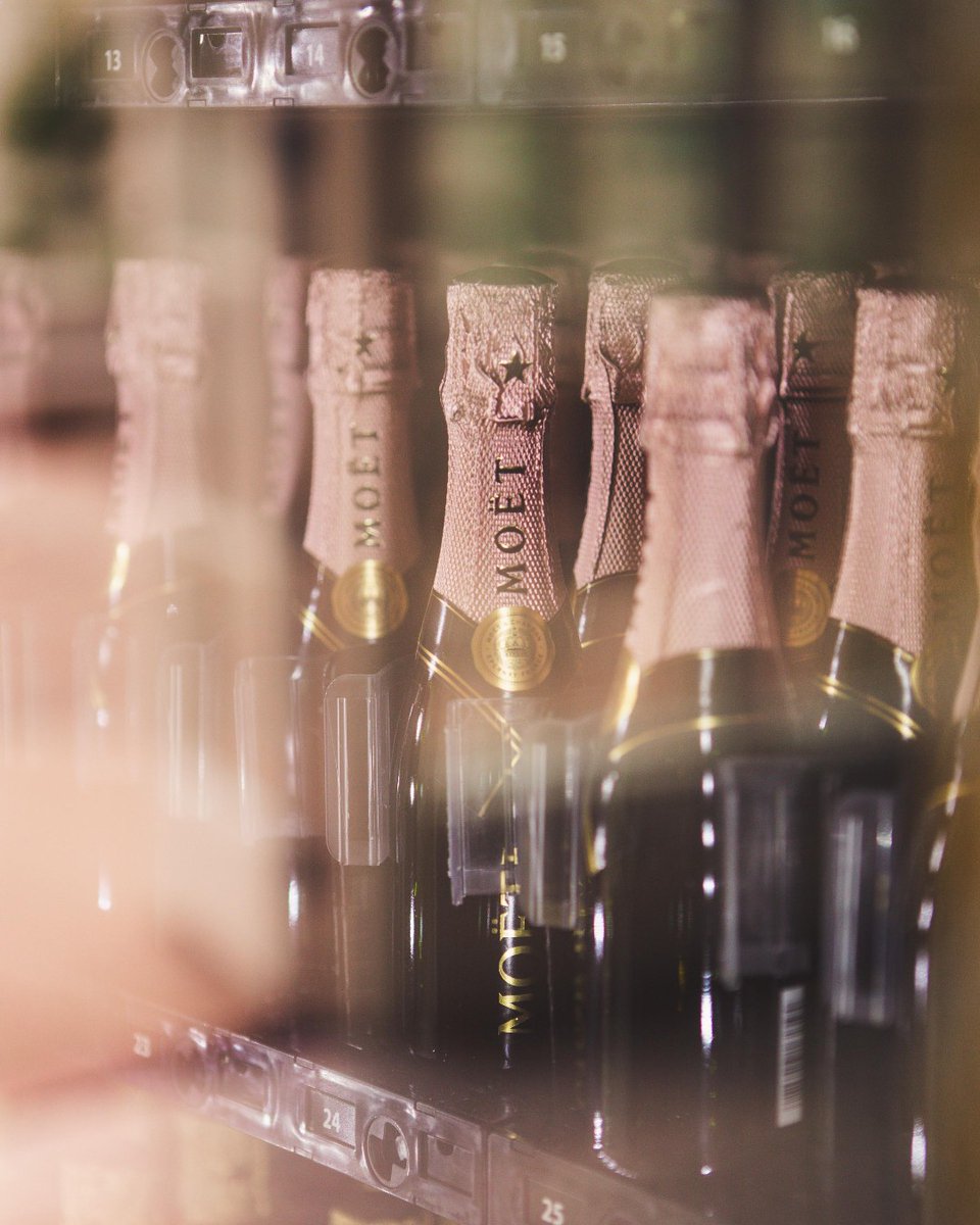 Something sparkling to pair with Cyber Savings!! 😆🍾 Don't miss your chance to get in our BEST SALE of the year. Book your stay at The Piccolo by Dec. 6th &amp; save up to 30% on stays Sunday - Thursday. Hurry savings won't last long...click the link below!
bit.ly/thepiccolocyber