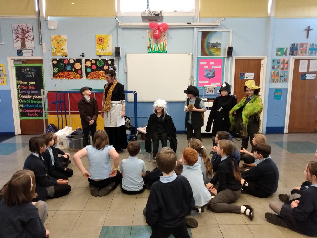 CyfunoConwy's tweet photo. Straeon o'r archifdy gyda @ManonPrysor
Trosedd a Chosb. Dyma sesiwn ddoe yn Ysgol
@CraigyDon
Mae'r sesiynnau yma yn rhad ac am ddim i ysgolion Conwy. Archebwch nawr ar gyfer Ionawr.
#CyfunoFusion https://t.co/KsQdapS8t6