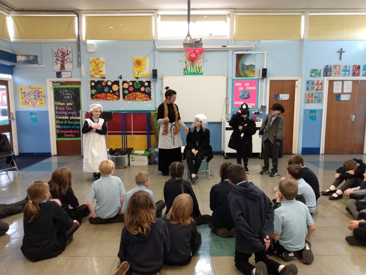 CyfunoConwy's tweet photo. Straeon o'r archifdy gyda @ManonPrysor
Trosedd a Chosb. Dyma sesiwn ddoe yn Ysgol
@CraigyDon
Mae'r sesiynnau yma yn rhad ac am ddim i ysgolion Conwy. Archebwch nawr ar gyfer Ionawr.
#CyfunoFusion https://t.co/KsQdapS8t6