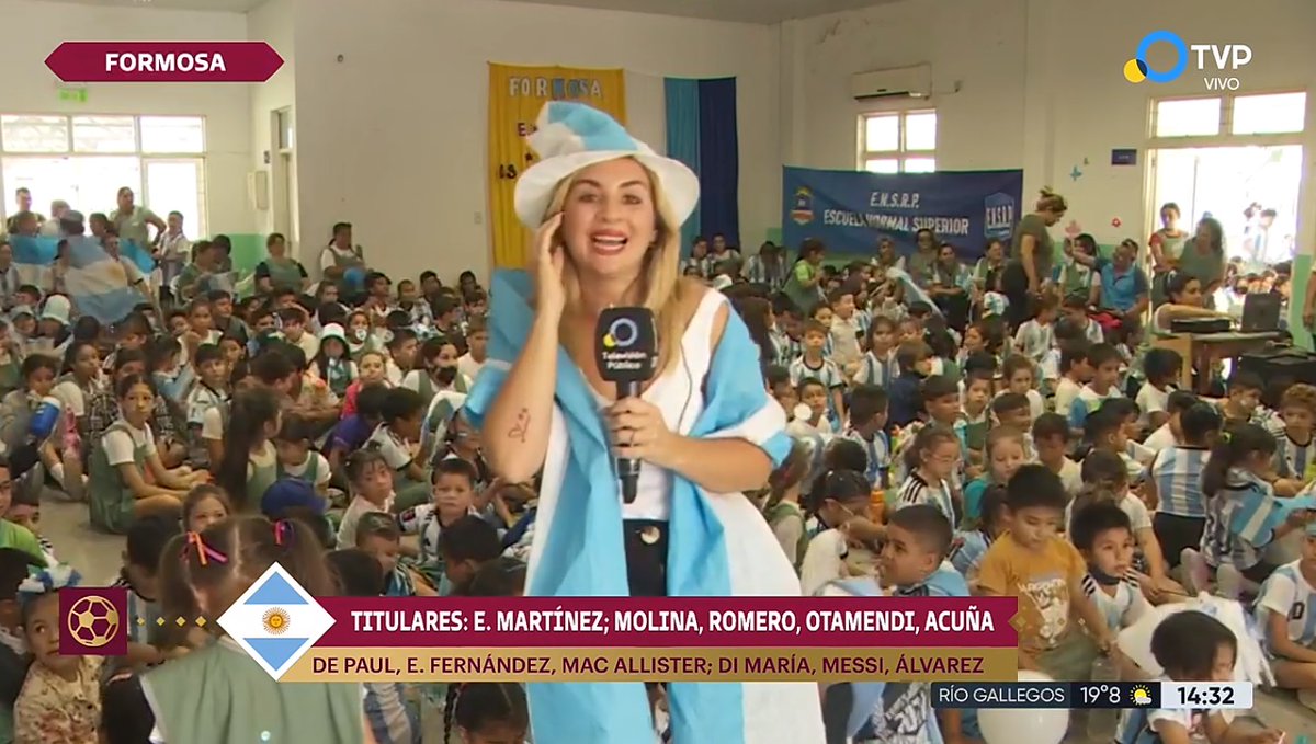 enunabaldosa's tweet photo. Falta una hora y media para el partido y en una escuela de Formosa ya ubicaron a los pibes para ver el partido.

Un país que le da esta importancia a la educación está condenado A GANAR EL MUNDIAL VAMOS ARGENTINA CARAJO!! https://t.co/fs2lNQi2KQ
