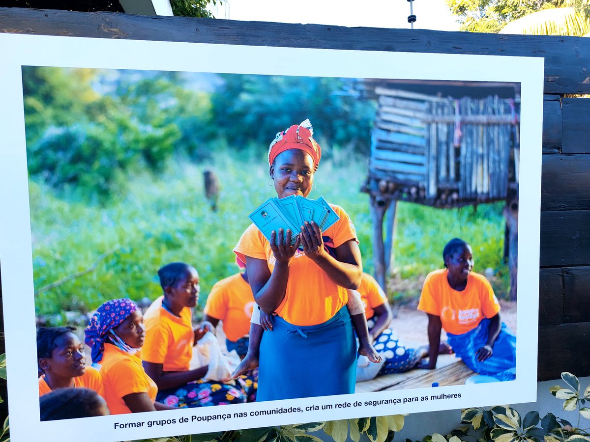 ONUMocambique's tweet photo. "A violência contra mulheres e raparigas, assim como práticas nocivas como as uniões prematuras e a gravidez precoce, constituem barreiras que devem ser erradicadas de uma vez por todas"

- Fortunato de Oliveira, Sec Permanente do #MGCAS, na exposição de fotos da @GlobalSpotlight https://t.co/ohYGlcMFo3