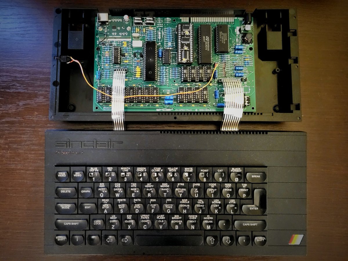 devzine_pl's tweet photo. Loading from a "tape recorder". Final test, if there's no garbage on the loading screen or artifacts in the game, it's working as it should. Finished prototype, all problems solved. It's time to send version 1.1 to production. π
#Sinclair #ZXSpectrum #Issue6A #RubberClone https://t.co/9fTeaOMN6m
