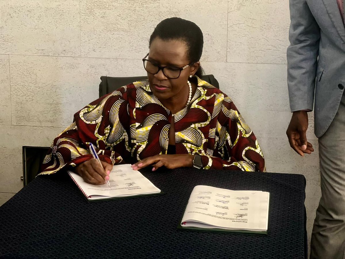 OMS_STP's tweet photo. Les @ONU_STP ont signé aujourd'hui avec le Gouvernement de Sao tome et Principe le Programme Cadre de Cooperation 2023 - 2027 estimé en 150 millions de dollars. #UNSDCF 
La santé est inscrit au premier pilliers des actions...
@eric_overvest  @bigfrancoise  @WHO/AFRO #UNCT https://t.co/njfbNBB2Q3