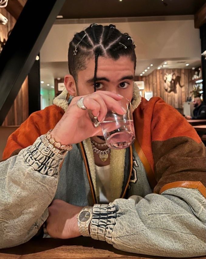 AccessBadBunny's tweet photo. Bad Bunny breaks his tie with Drake and becomes Spotify’s MOST played artist for a 3rd year in a row. 🌎 https://t.co/jl0EnBwNXs