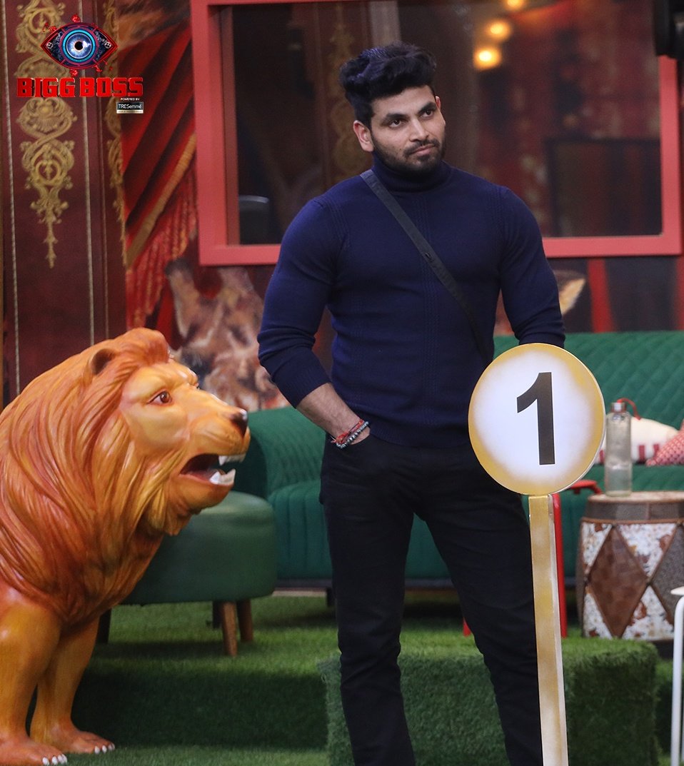 Nimrit placed 'Shiv Thakare' at Rank No. 1 

Do you Agree that Shiv is No.1 Contestant of #BiggBoss16 ?
Retweet 🔃  Yes!
Like ❤️  No