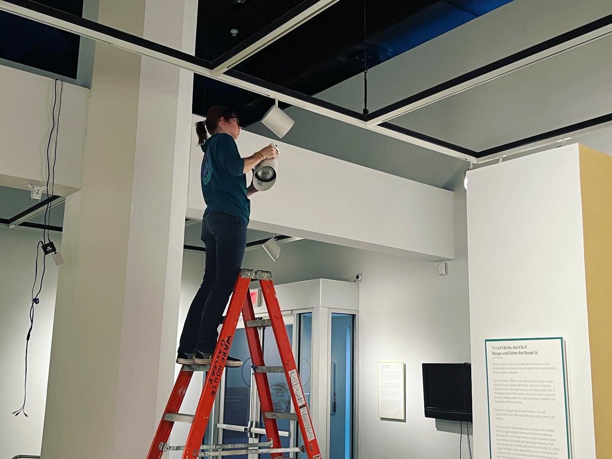 SMuseumstudies's tweet photo. Finishing touches to our Intangible Cultural Heritage showcase today. 

Come experience this with us 

6pm @
011 - Museum Studies Gallery
Nancy Cantor Warehouse
350 W Fayette St, Syracuse, NY 13202

@su_museumstudies @su_vpa 

#ICHShowcase @unesco #Museumstudies #sumuseumstudies https://t.co/OJZtuiN8ag