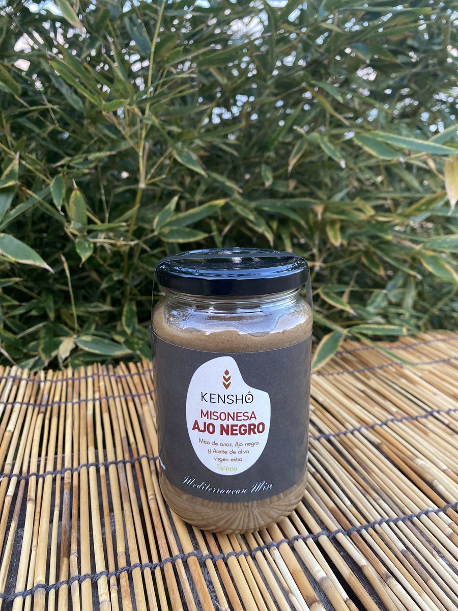 Misonesa con ajo negro✨ si la primera versión de misonesa te fascinó esta te va a enamorar es puro sabor, lleva arroz, sal,AOVE y ajo negro🙌 Es un fermentado, sin pasteurizar y ecológico.Ya lo tienes disponible en la tienda on line