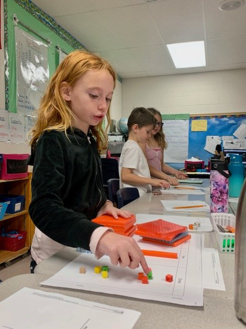 infoMariposaES's tweet image. Our grade 2s and 3s were focussed and engaged learners at today&apos;s, &quot;At the Student Desk Math Learning&quot; session. Thank you, Mrs. Metcalfe and Mrs. Murray for your math leadership. Thanks also to @maggierodger and @RSouthorn for facilitating!
#tldsb @CurriculumTldsb @tldsbmath