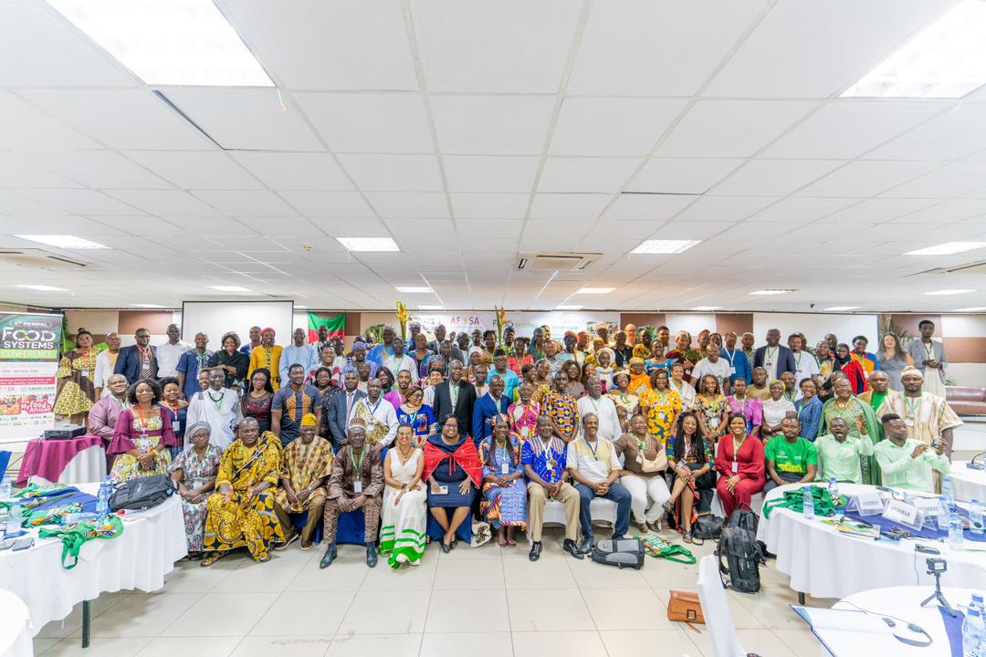<a href="/Afsafrica/">AFSA</a> "demande aux gouvernements africains de canaliser les financements vers l'agroécologie, qui renforce la résilience des systèmes alimentaires en cas d'événements imprévisibles"

Extrait #Declaration de la 4è Conf. Biennale sur les systèmes alimentaires, #Yaounde2022