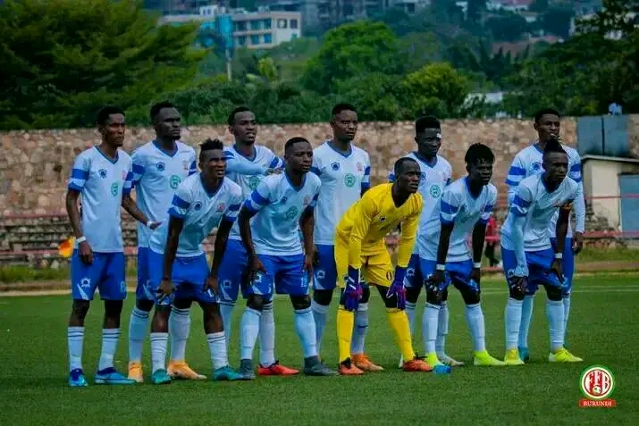 MagazineJimbere's tweet photo. 🔴⚽ #VitaloFC s'impose brillamment face à #OlympicStar (3-0) au stade #Gatwaro (#Kayanza), ce 30/11/2022 en ouverture de la 15è journée de la #PrimusLigue. Un succès qui lui permet de totaliser 29 points à ex æquo avec le leader #BumamuruFC qui a un match en moins

#Burundi https://t.co/t7GxAC7dnD