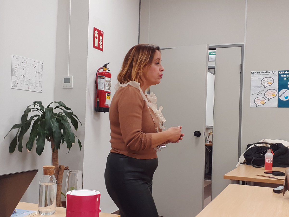 <a href="/EvaJavato/">eva fuentes javato</a> pone el broche en el Taller de Proyectos de convivencia con una reflexión compartida en la que todos los participantes exponen las conclusiones más importantes de todas las actuaciones de sus centros.
<a href="/FormacProfAnd/">Servicio de Planes de Formación</a> 
<a href="/CEPSevilla/">CEP de Sevilla.</a> 
<a href="/Mjrivera_cepsev/">María Jesús Rivera Aguilar</a> 
<a href="/CEPdeSevilla798/">Lidia Prieto</a>