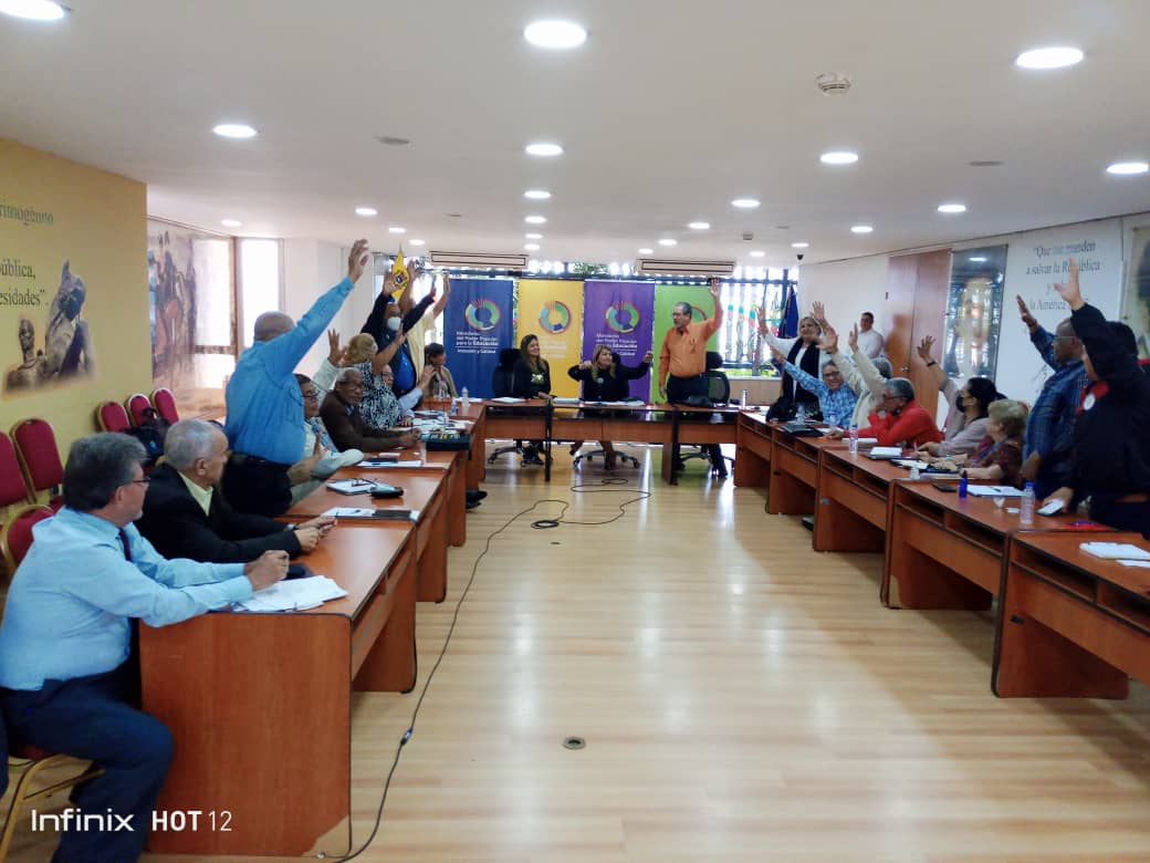 dccolectivo's tweet photo. Aprobada III Convención Colectiva del MPPE con algunos votos salvados como podrán observar en las gráficas. ¿Pagos para cuando? https://t.co/yeTZK5vOs4