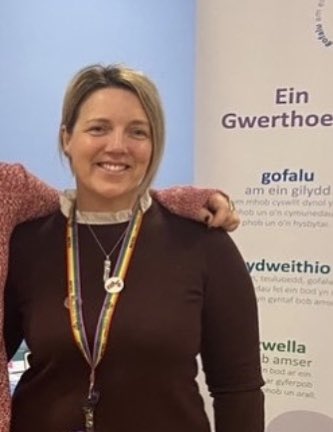 EmmaJayneArnol1's tweet photo. Shout out to my amazing colleague @sarah48198771 from @SwanseabayNHS our Big Conversation Project 🙌 She did a fab job today engaging with our NHS staff so that their voices are heard 👏 AMAZING Sarah! 🌟 Lush day with you today 💙 #ourbigconversation https://t.co/dyFMb4OQQX