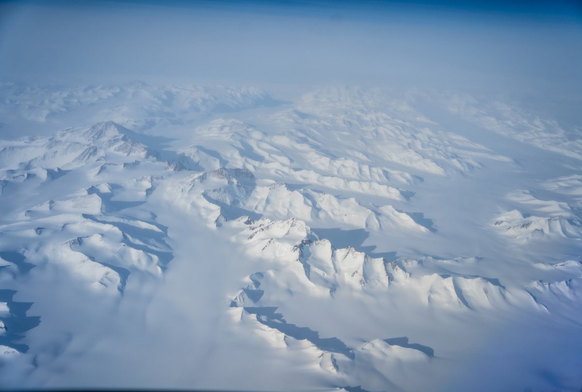 AntarcticaNZ's tweet photo. Happy World Antarctica Day! 🇦🇶

On this day in 1959, New Zealand and 11 other nations signed the Antarctic Treaty, which dedicated the continent to peace and science. Aotearoa is still a leader in this space to help protect such a special place. 

📷 Al Chapman https://t.co/nKvT3Yz13S