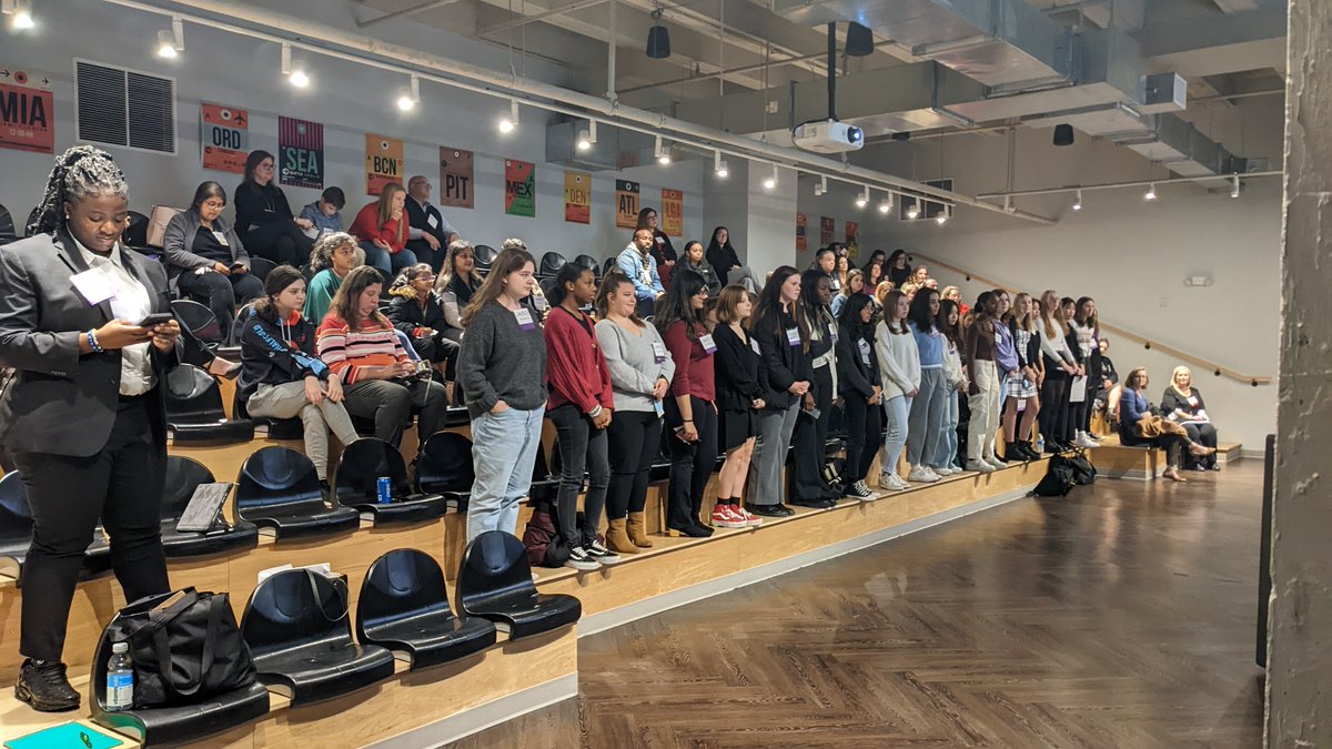 Congratulations to the Fall 2022 L.A.U.N.C.H. Cohort on their amazing work!  Each Lady of L.A.U.N.C.H. demonstrated their strong voices and leadership qualities while presenting their entrepreneurial pitches to family members, mentors, and friends at Alloy 26 last evening.