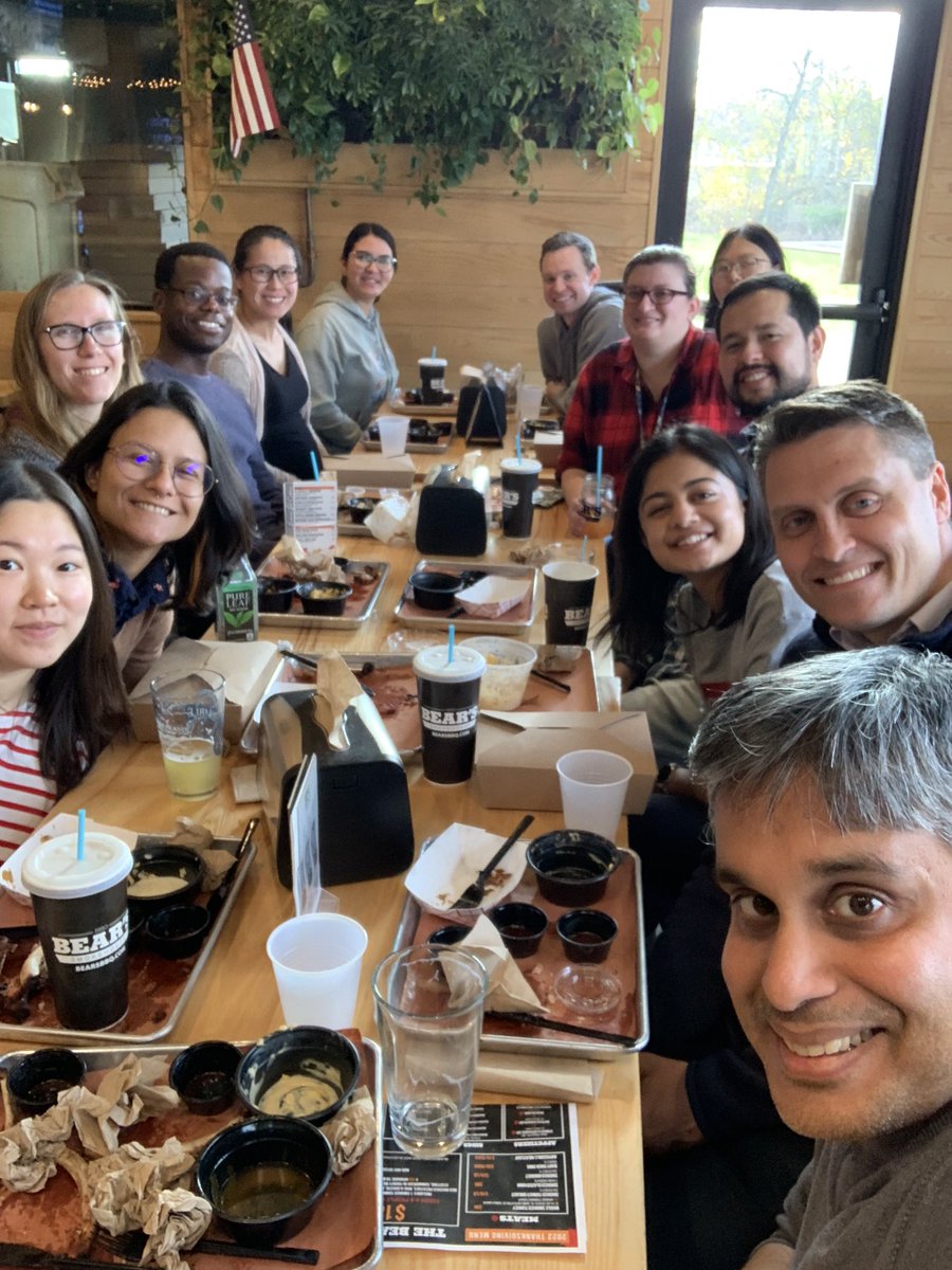 MuzumdarLab's tweet image. Celebrating lab manager @laurenashley892 as she moves on to new adventures in @YaleIBIO. Lauren was lab member #3 and played a big part in getting our now 5 year-old lab off the ground. Thank you, Lauren! @CancerYale @YaleGenetics