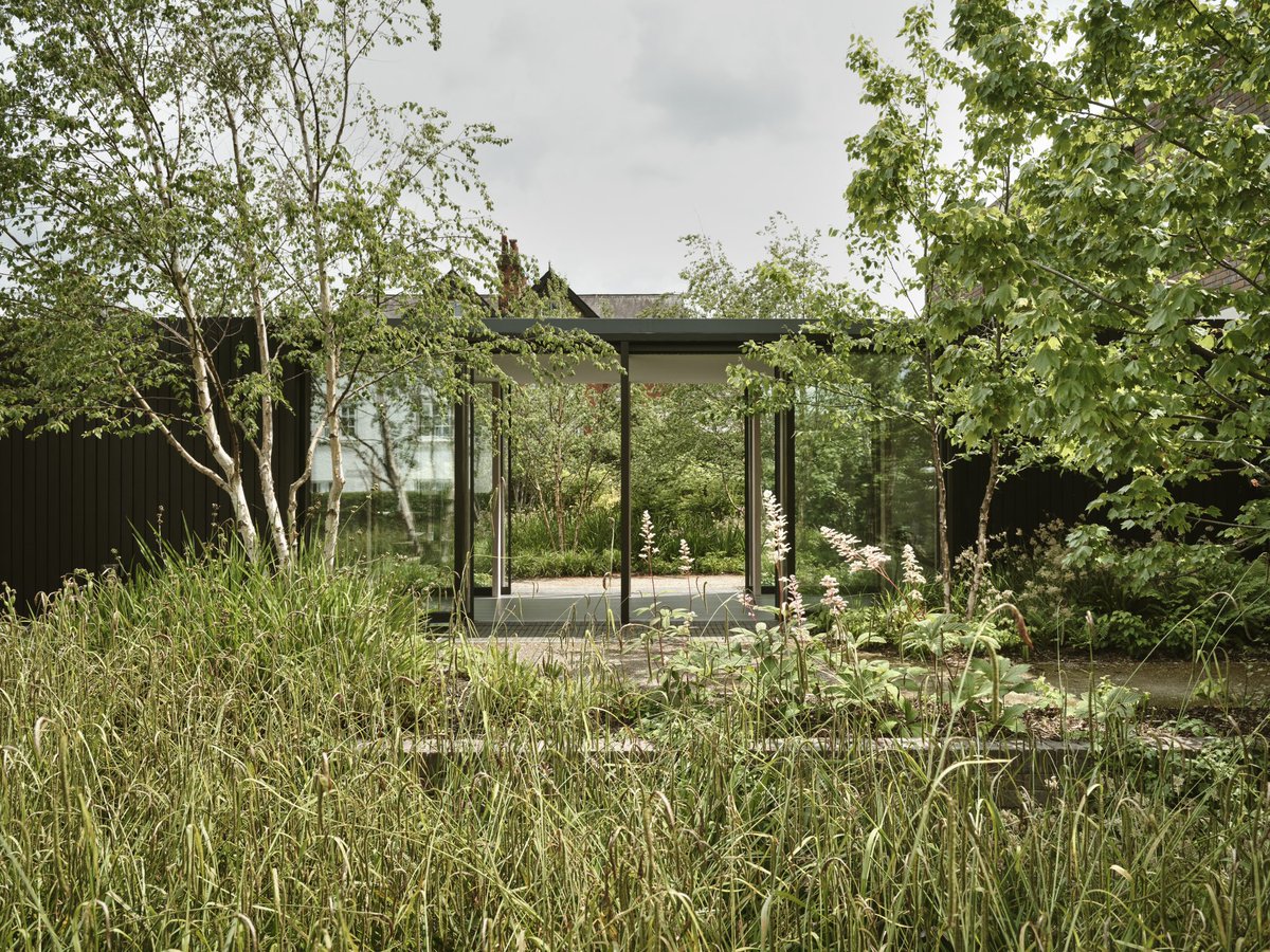 J & L Gibbons tweet media